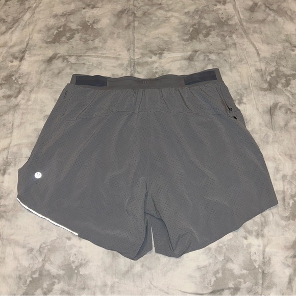 Lululemon Perforated Seamless Waist Shorts - Picture 3 of 4